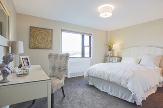 735 St. Clair Apartments in Portland, OR - Foto de edificio - Interior Photo
