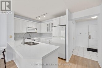 18 Wanless Ave in Toronto, ON - Building Photo - Building Photo