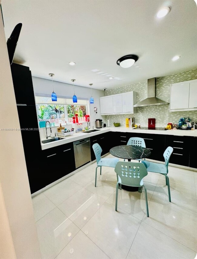 9240 Byron Ave in Surfside, FL - Building Photo - Building Photo