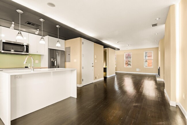 526 Manila Ave in Jersey City, NJ - Building Photo - Building Photo