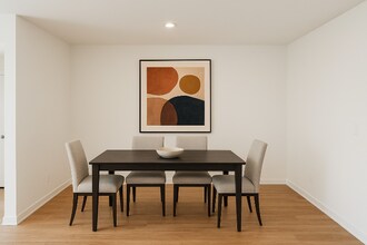 4671 W Aurora St in Fayetteville, AR - Foto de edificio - Building Photo