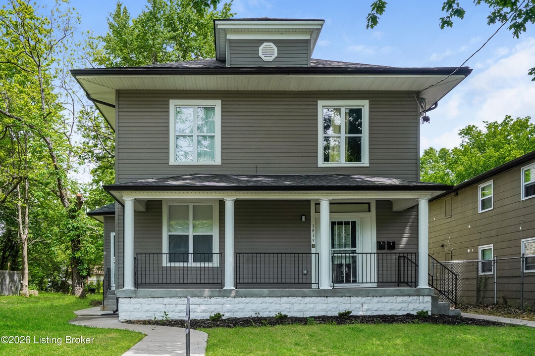 3819 River Park Dr in Louisville, KY - Building Photo