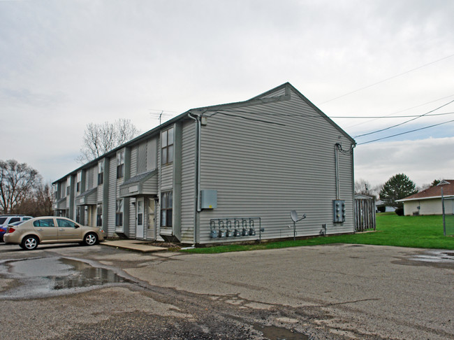 6972-6982 Joseph Dr in Enon, OH - Foto de edificio - Building Photo