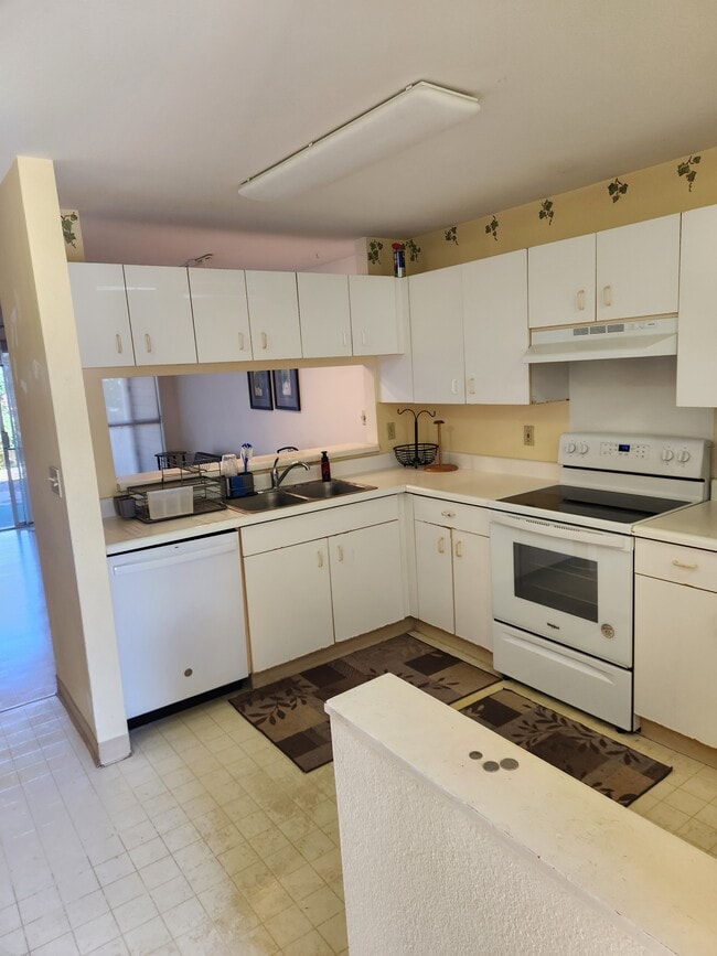 33 Waiaka Ln, Unit 103 in Wailuku, HI - Building Photo - Building Photo