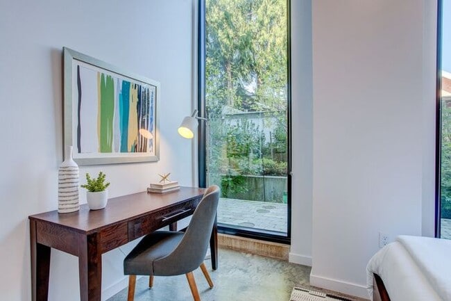 3325 SE Division St in Portland, OR - Foto de edificio - Building Photo