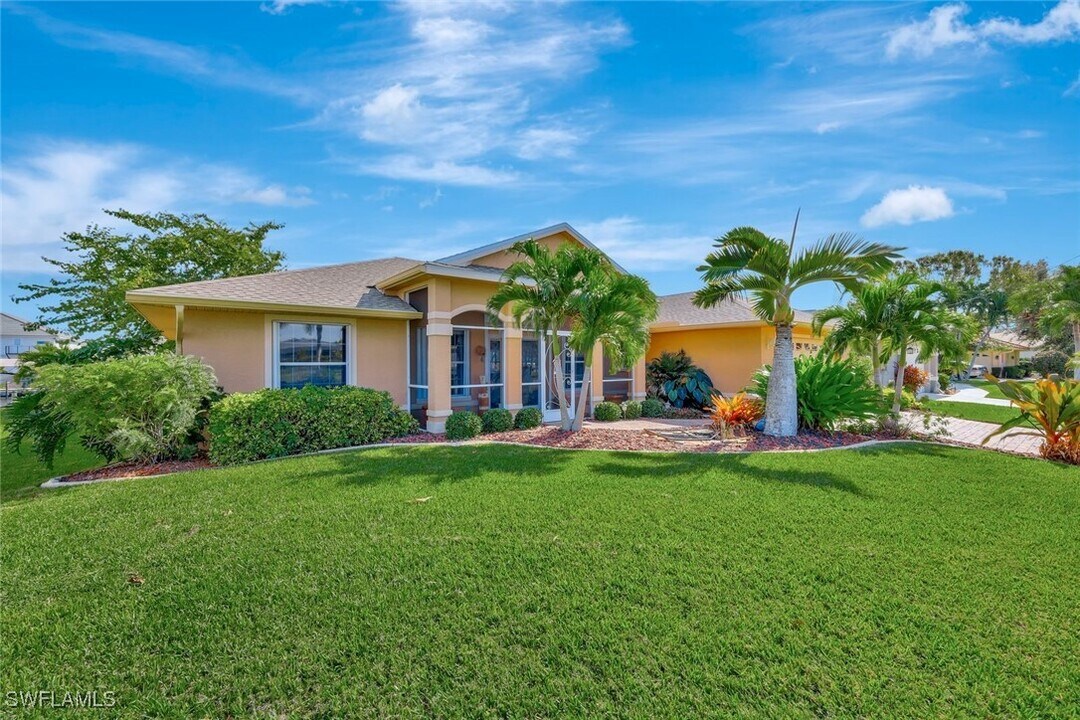 5009 SW 20th Pl in Cape Coral, FL - Foto de edificio