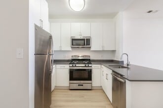 Halstead Alexandria in Alexandria, VA - Foto de edificio - Interior Photo