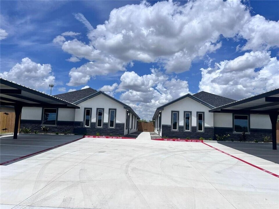 13 Palmer Rd in Mission, TX - Building Photo