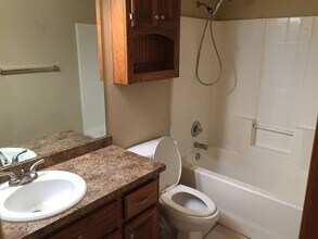915 SW 37th St in Moore, OK - Building Photo - Building Photo