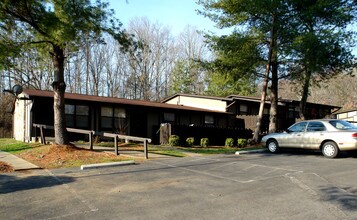 Adkisson Village in Cleveland, TN - Foto de edificio - Building Photo
