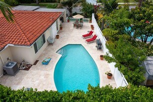 1900 N Victoria Park Rd in Fort Lauderdale, FL - Building Photo