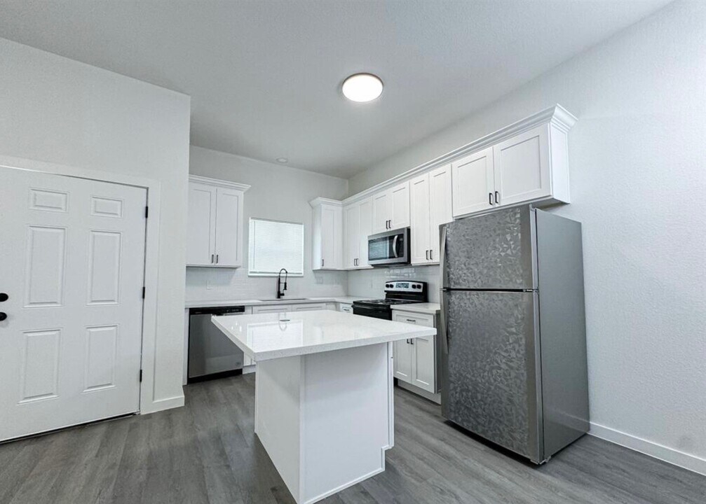 328 Clearwater St in Houston, TX - Building Photo