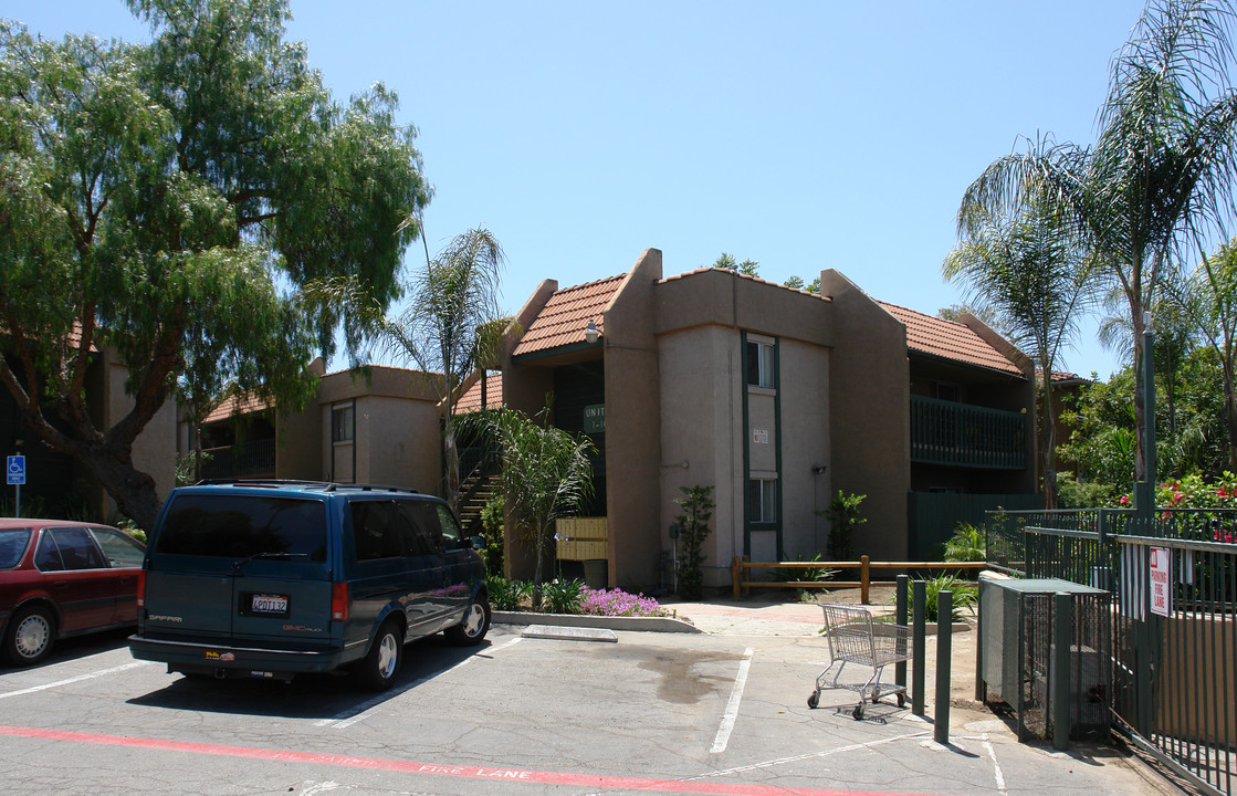 Coronado Del Sol Apartments in Vista, CA - Building Photo