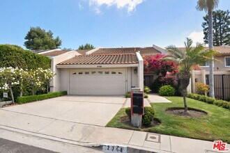 2748 Bottlebrush Dr in Los Angeles, CA - Building Photo - Building Photo