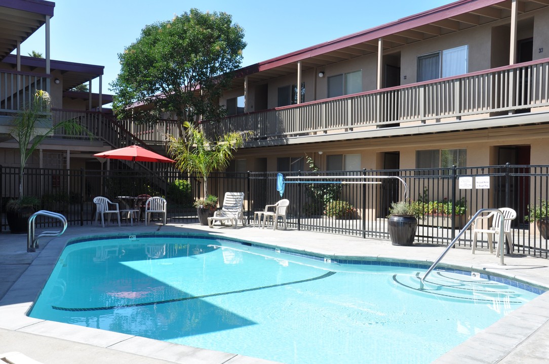 Coronado Apartments in Santa Cruz, CA - Building Photo