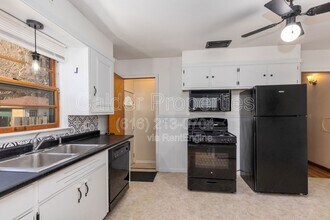 1115 Lake Michigan Dr NW in Grand Rapids, MI - Building Photo - Building Photo