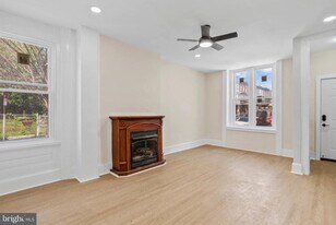 2742 W Montgomery Ave in Philadelphia, PA - Building Photo