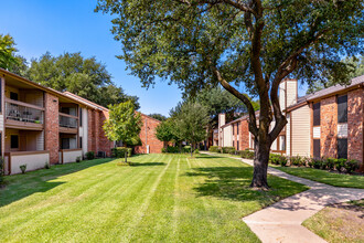 Clayton Pointe in Grand Prairie, TX - Foto de edificio - Building Photo