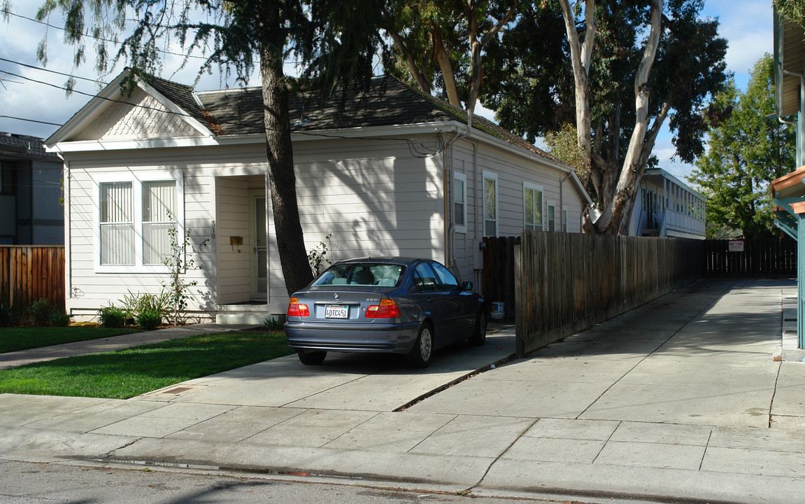 Curtner Apartments in Palo Alto, CA - Building Photo