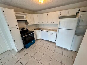 1105 Green Pine Blvd in West Palm Beach, FL - Building Photo - Building Photo