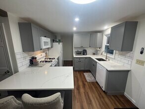 152 Porcupine Cir in Salem, NH - Building Photo - Building Photo