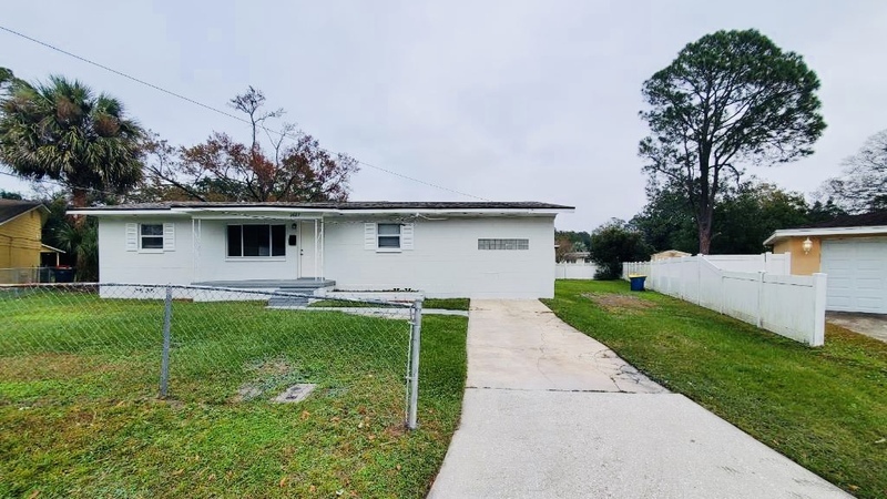 2027 Palmdale Ct in Jacksonville, FL - Building Photo