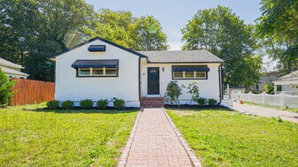 25 Oakleaf Dr in Waterbury, CT - Building Photo