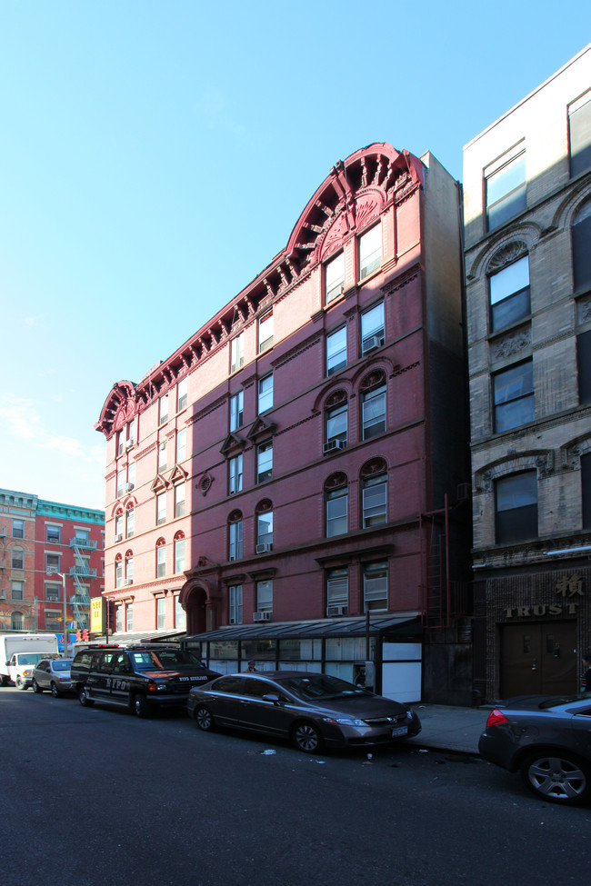 60 Bayard St in New York, NY - Building Photo - Building Photo