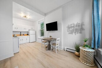 242 Mccormick Pl in Cincinnati, OH - Building Photo - Building Photo