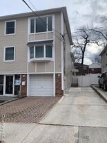 208-40 15th Dr in Queens, NY - Building Photo