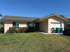 6541 SW 31st St in Miami, FL - Building Photo