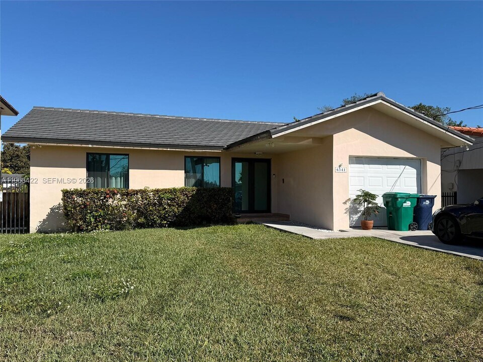 6541 SW 31st St in Miami, FL - Building Photo