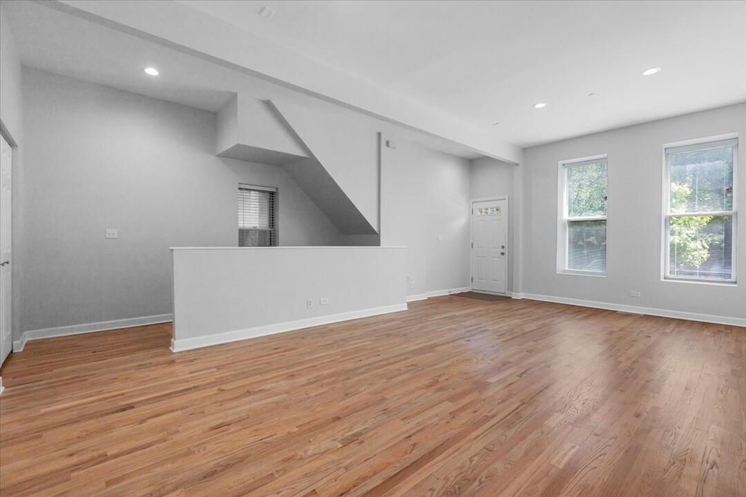 858 N Paulina St, Unit 1 in Chicago, IL - Building Photo