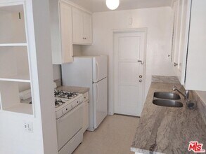 8559 Holloway Dr in West Hollywood, CA - Building Photo - Building Photo