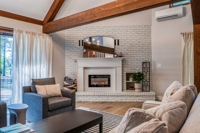 1241 Birchmont Beach Rd NE in Bemidji, MN - Building Photo - Building Photo