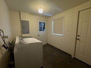 1995 Fairmount Ave S in Salem, OR - Building Photo - Building Photo