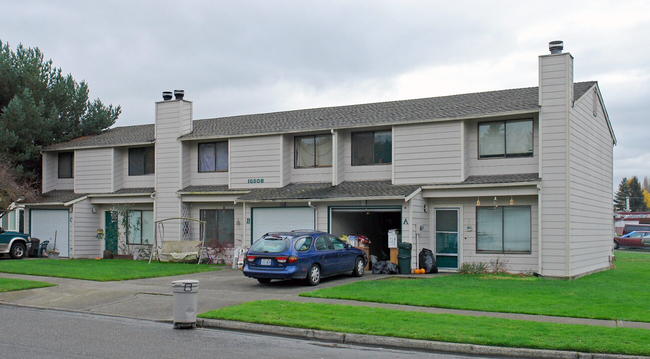 15508 Garden St in Sumner, WA - Foto de edificio