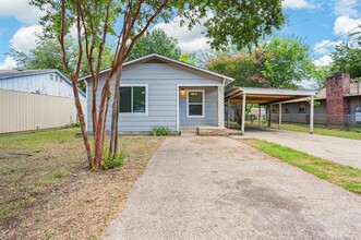 1206 Joslin St in Cleburne, TX - Building Photo - Building Photo