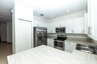 20920 NE 8th Ave in North Miami Beach, FL - Building Photo - Building Photo