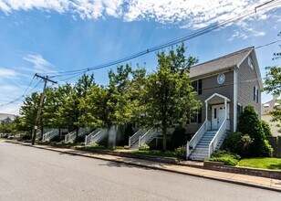 30 Russell St in Waltham, MA - Building Photo - Building Photo