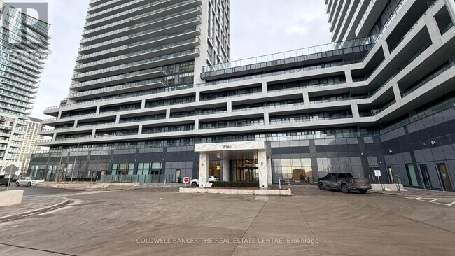8960 Jane St in Vaughan, ON - Building Photo - Building Photo