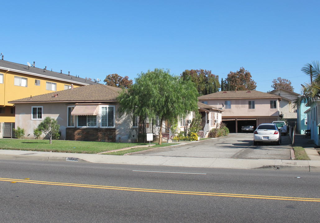 1104 S Atlantic Blvd in Alhambra, CA - Building Photo