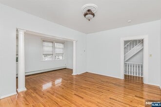 57 Clinton Pl in East Rutherford, NJ - Foto de edificio - Building Photo