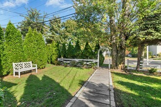 2630 Boston Post Rd in Darien, CT - Building Photo - Building Photo