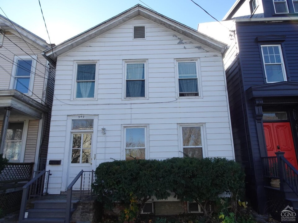 349 State St in Hudson, NY - Building Photo