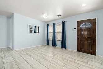 13219 Loma Sierra in San Antonio, TX - Building Photo - Building Photo