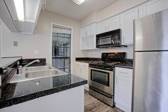 Summer Grove in Austin, TX - Building Photo - Building Photo