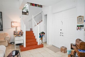 1621 Diplomat Dr in Miami, FL - Building Photo - Building Photo