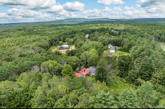 17 Gebig Rd in Nottingham, NH - Foto de edificio - Building Photo