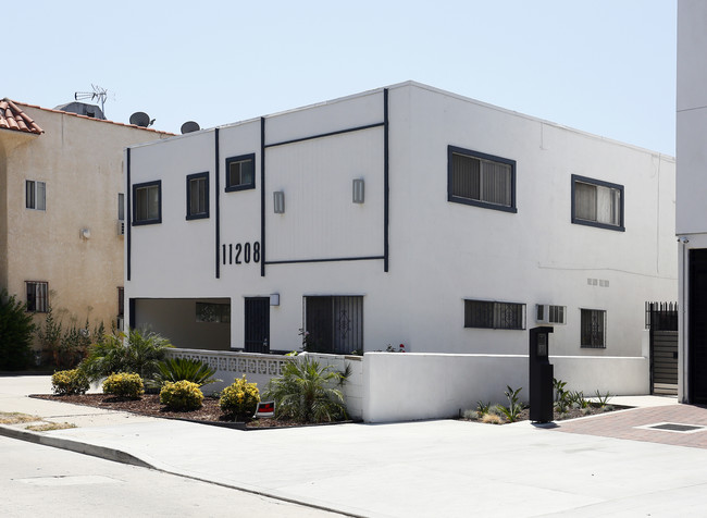 11208 Morrison St in North Hollywood, CA - Foto de edificio - Building Photo